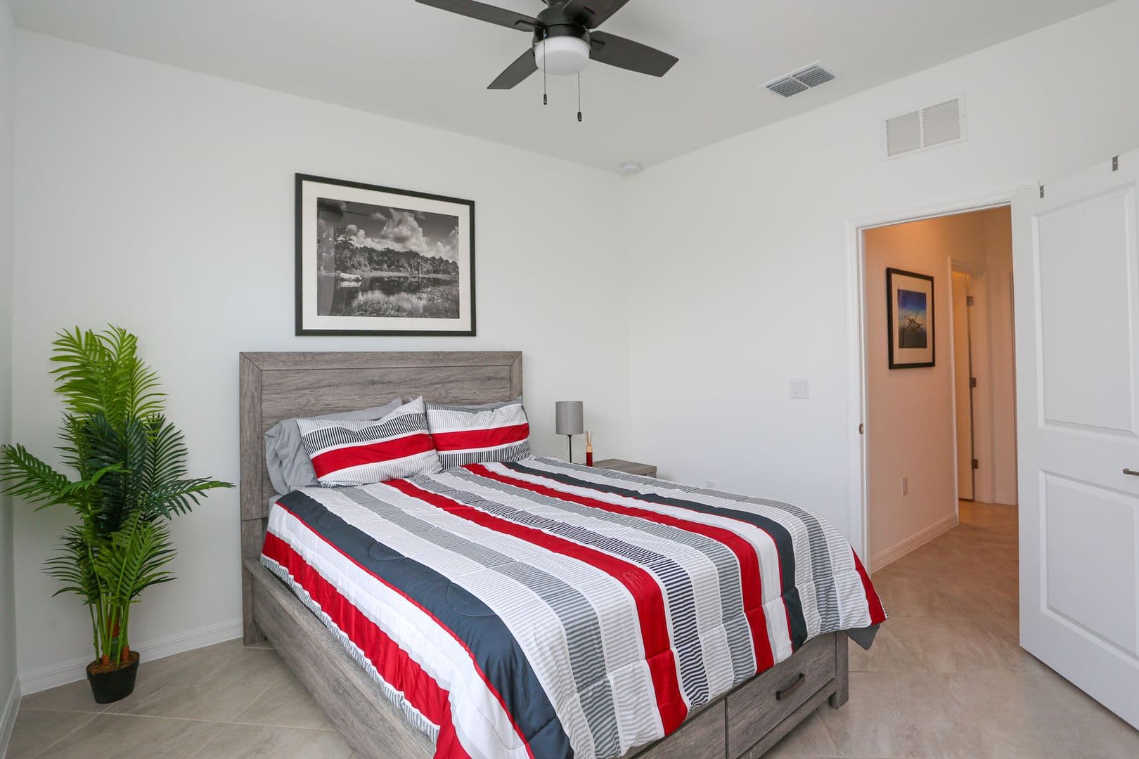 Naples House: 2155 Hamlin Street