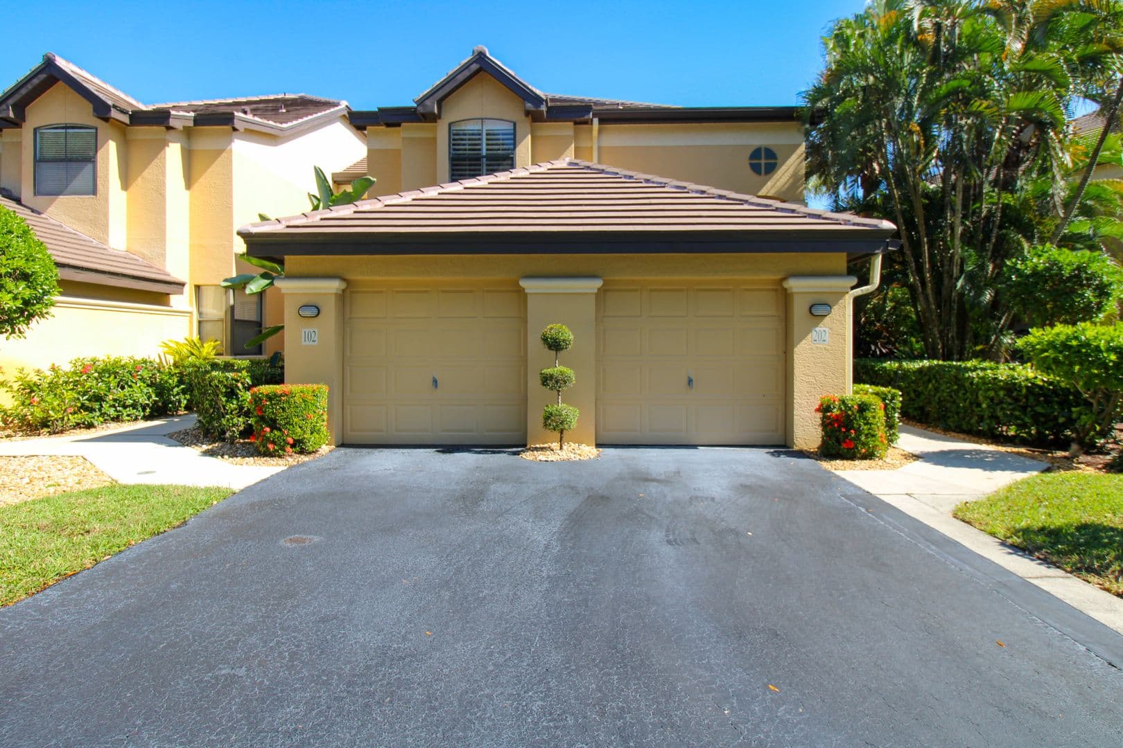 Naples House: 172 Vintage Circle Unit 202
