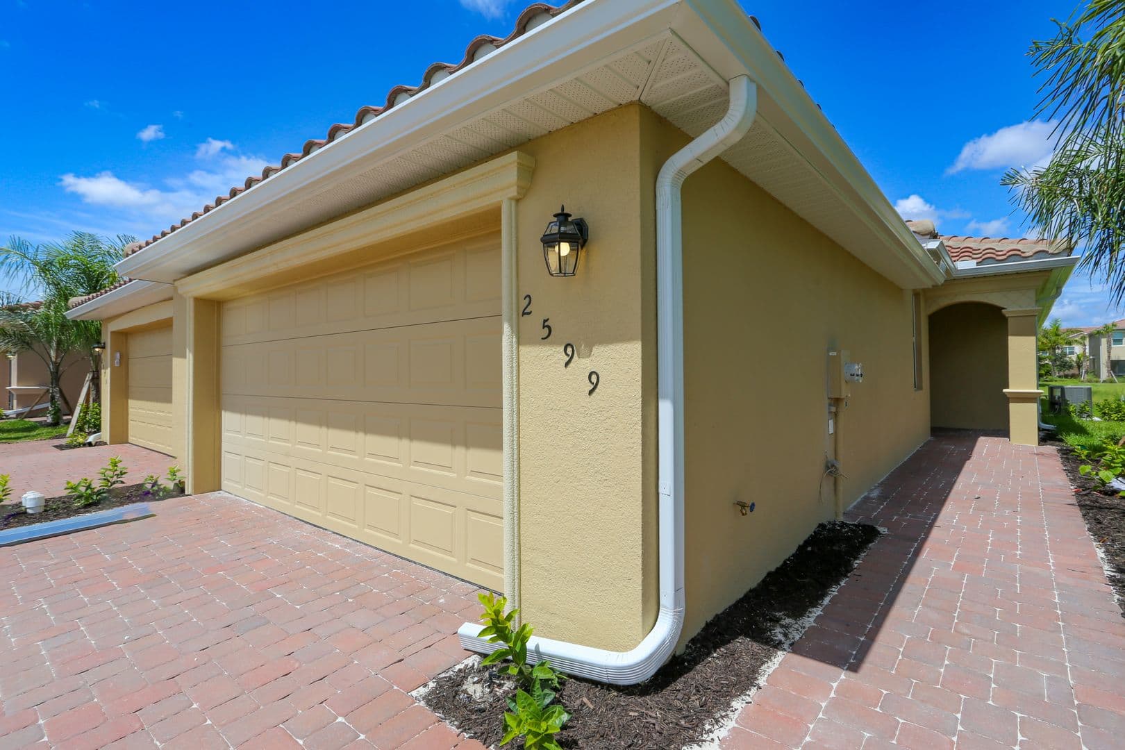 Naples House: 2599 Vine Avenue