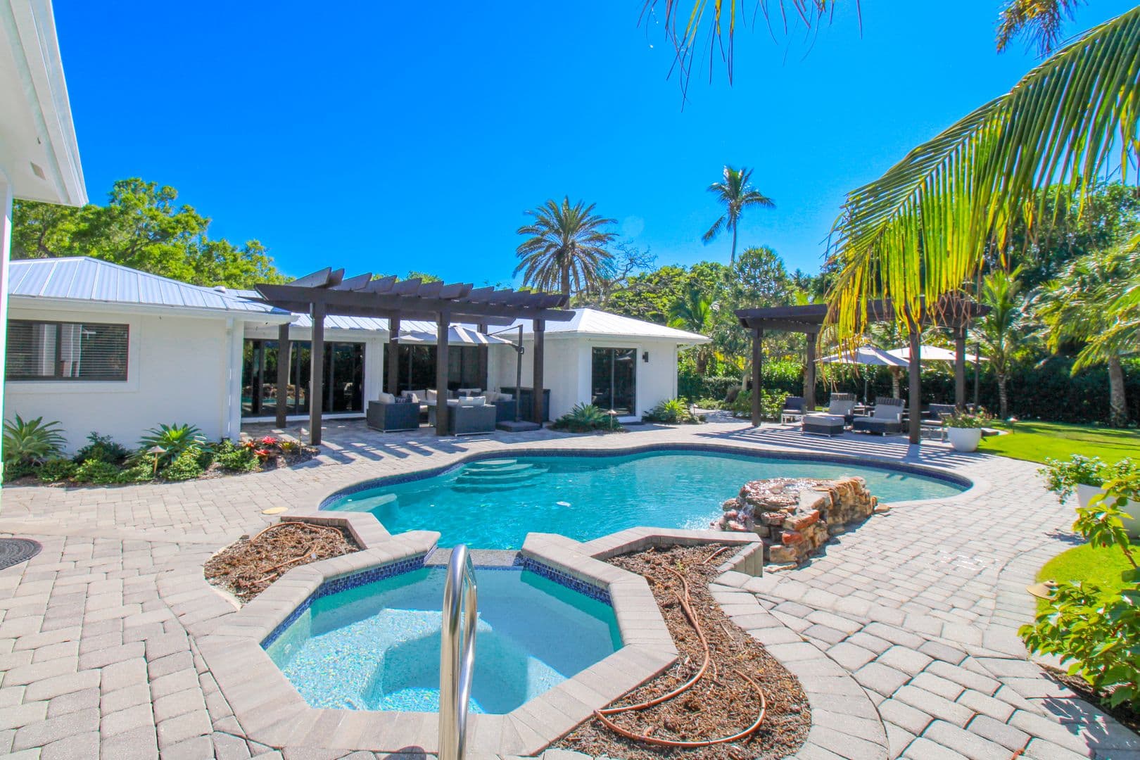 Naples House: 1555 Crayton Road