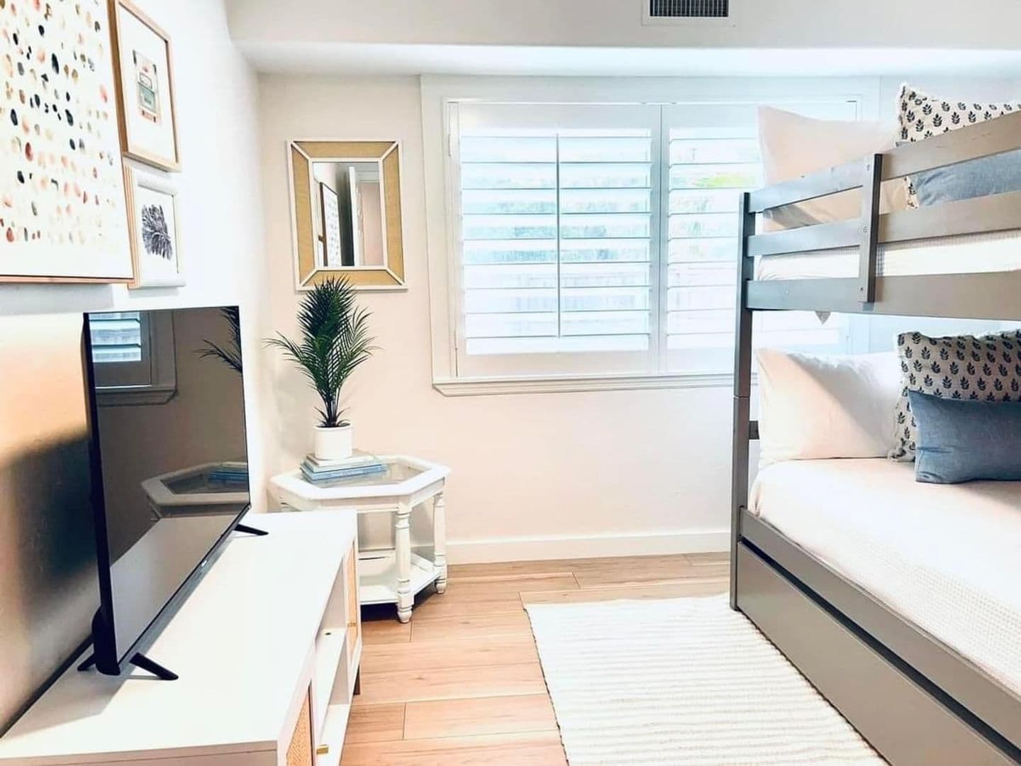 Naples House: 1097 Frank Whiteman Boulevard
