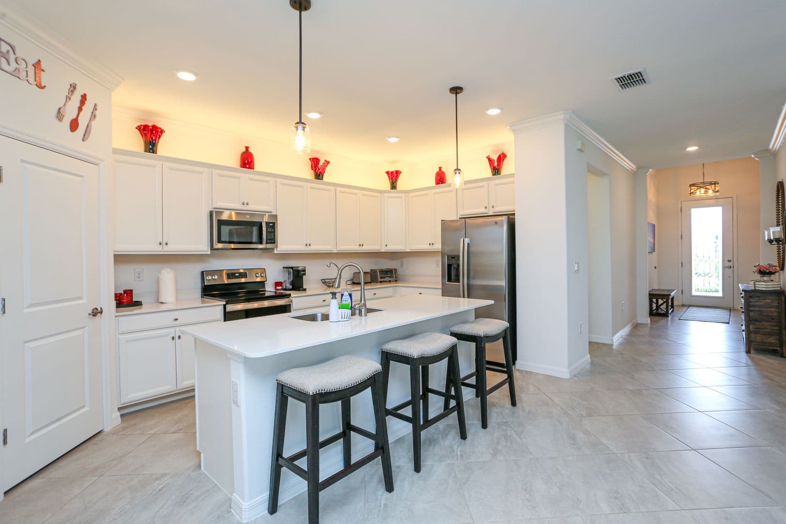 Naples House: 2155 Hamlin Street