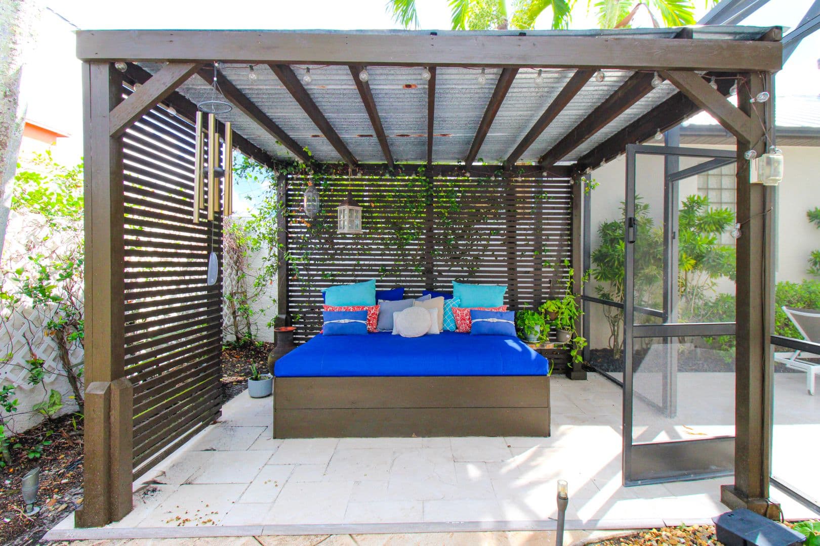Naples House: 647 110th Avenue North