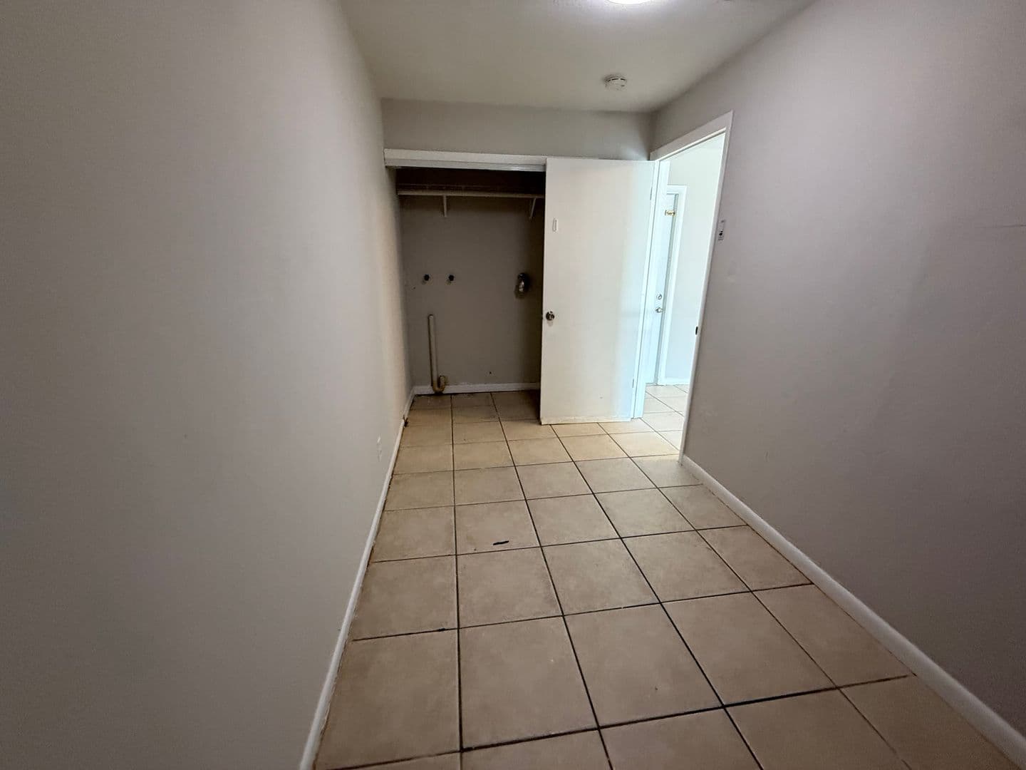 Fort Myers Apartment: 5645 6th Avenue
