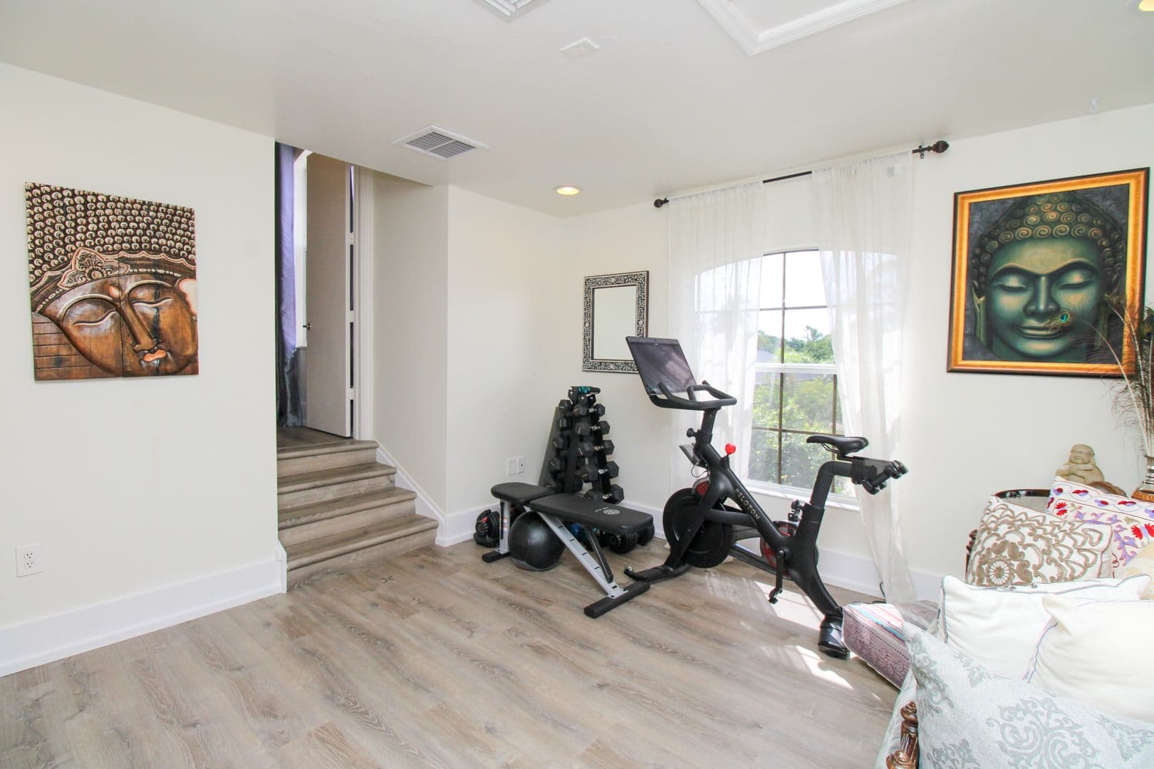 Naples House: 647 110th Avenue North