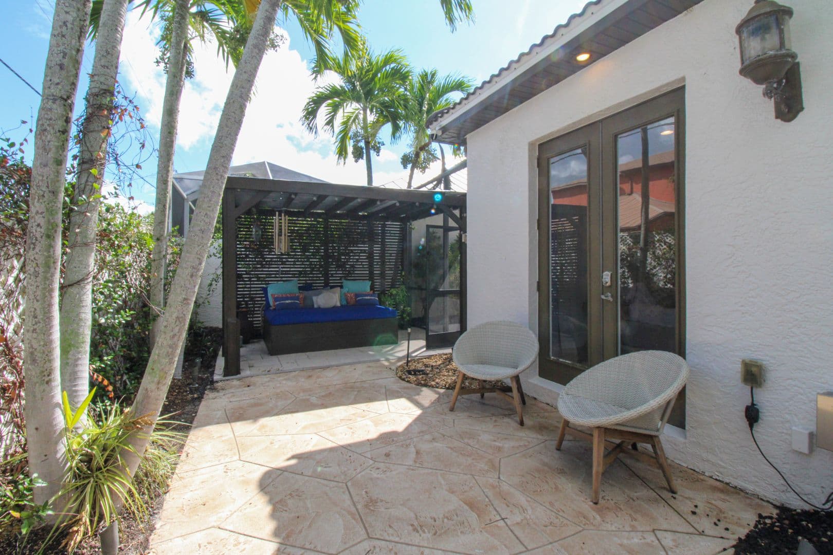 Naples House: 647 110th Avenue North