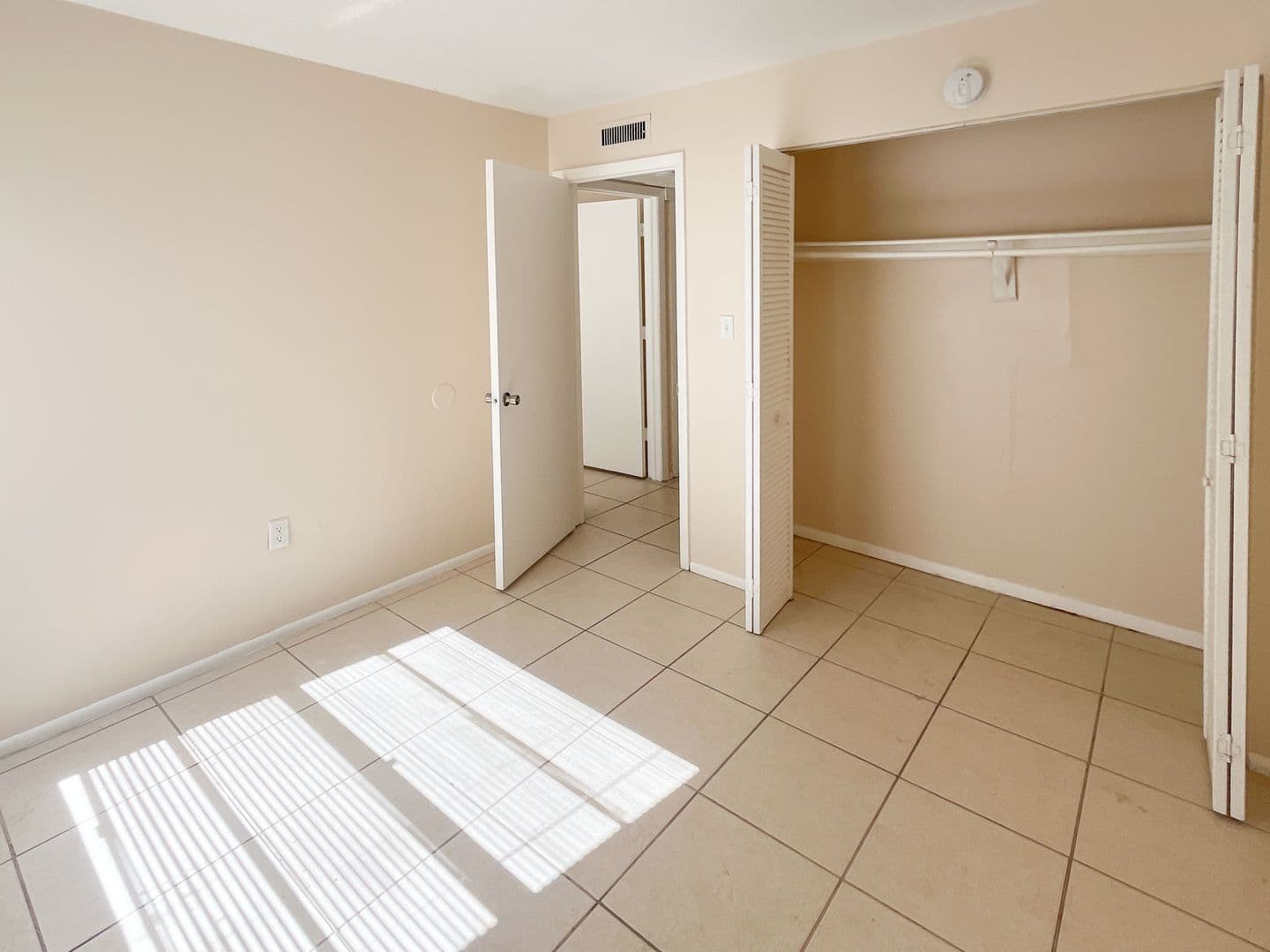 Fort Myers Apartment: 1915 Braman Avenue