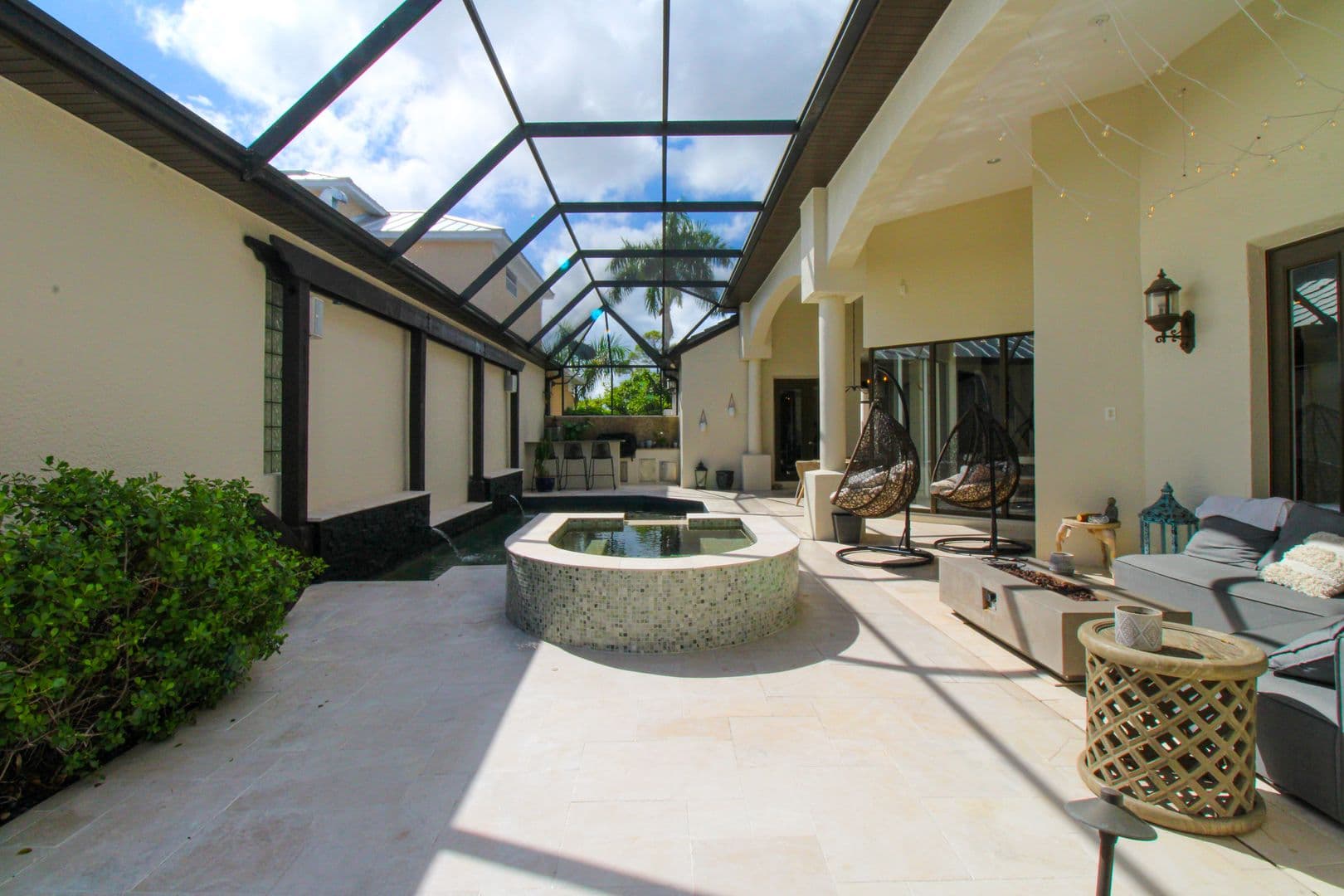 Naples House: 647 110th Avenue North
