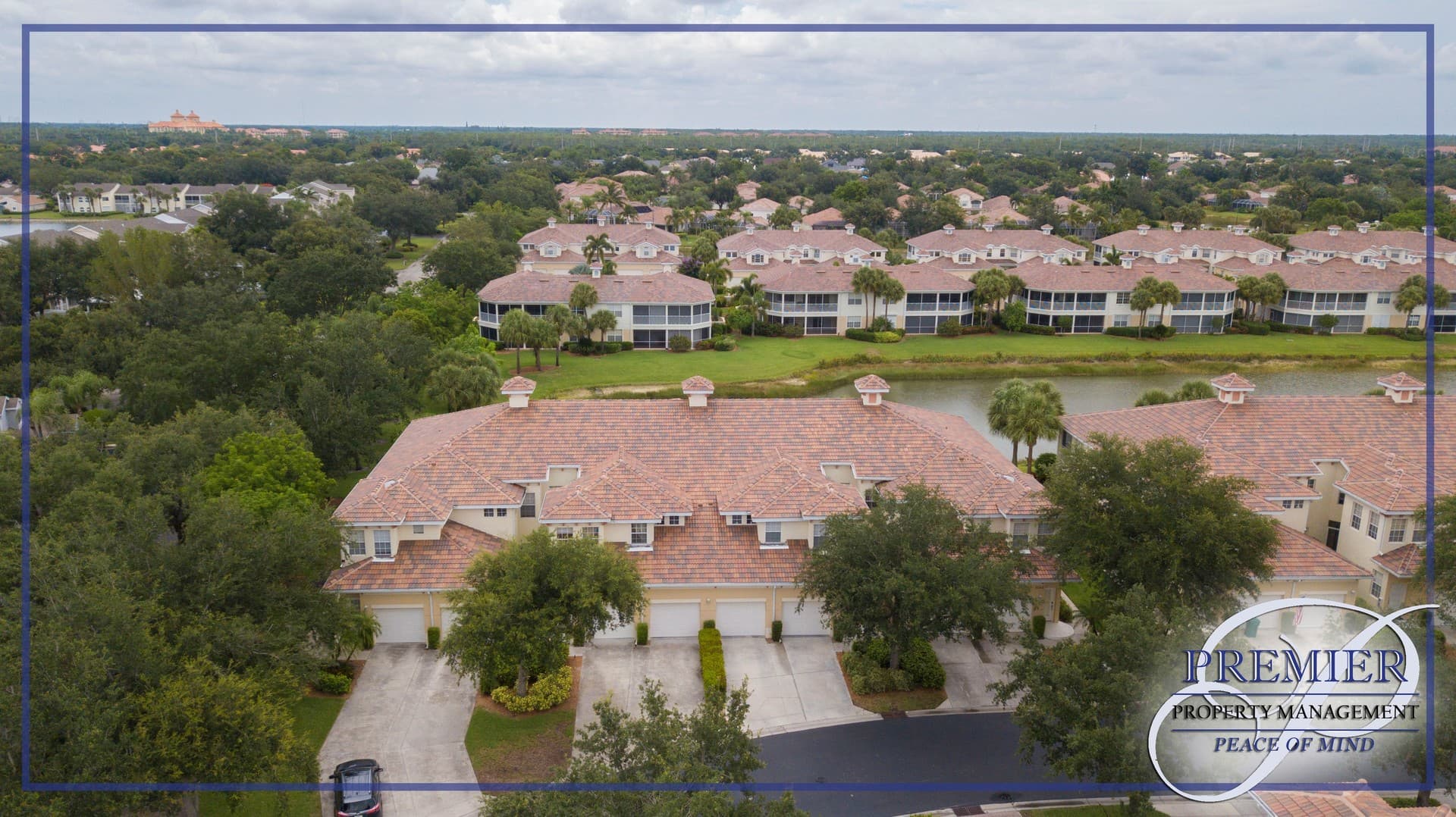 Naples House: 3048 Horizon Lane #1104