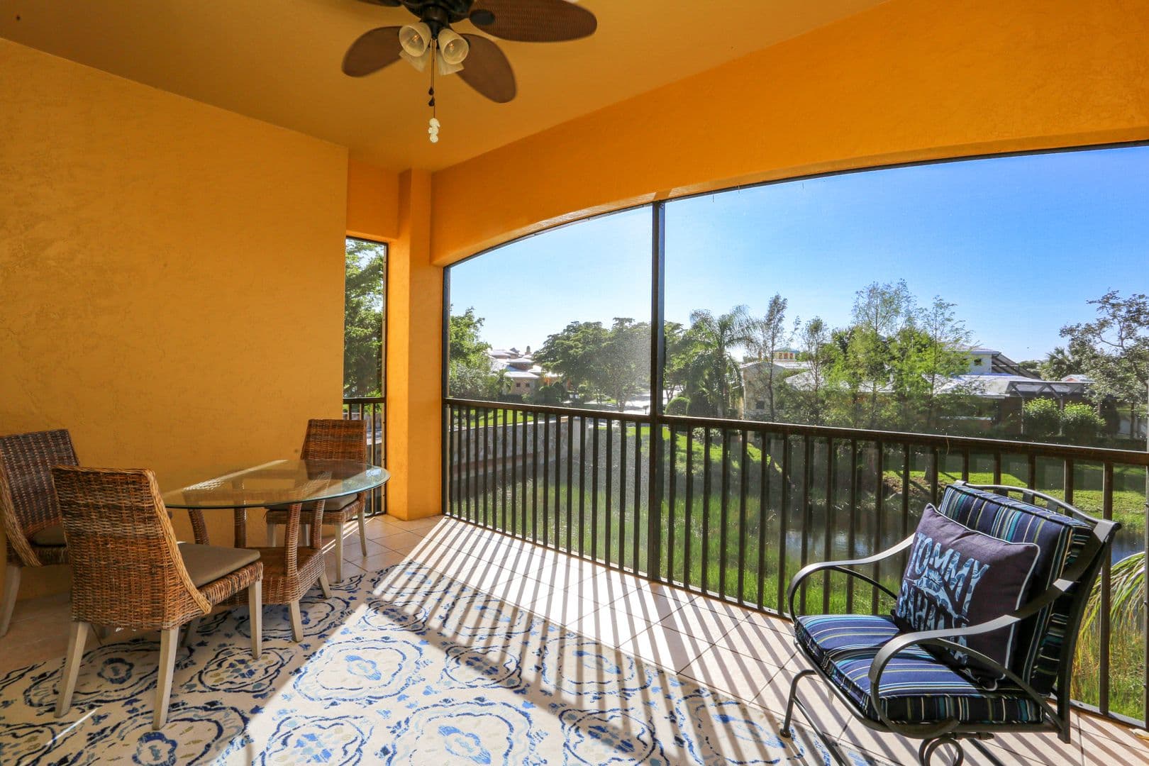 Estero House: 8565 Via Garibaldi #203