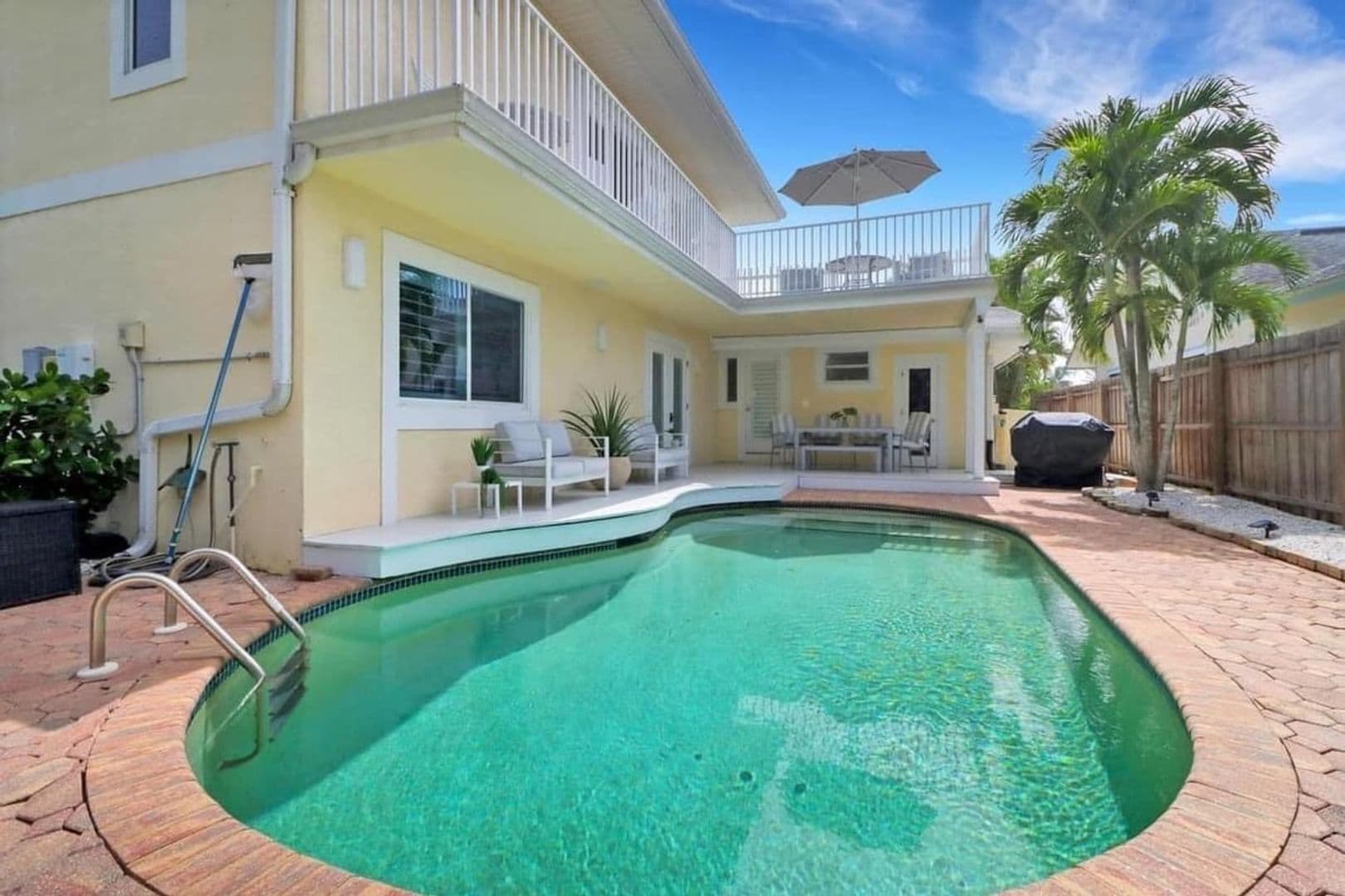 Naples House: 1097 Frank Whiteman Boulevard