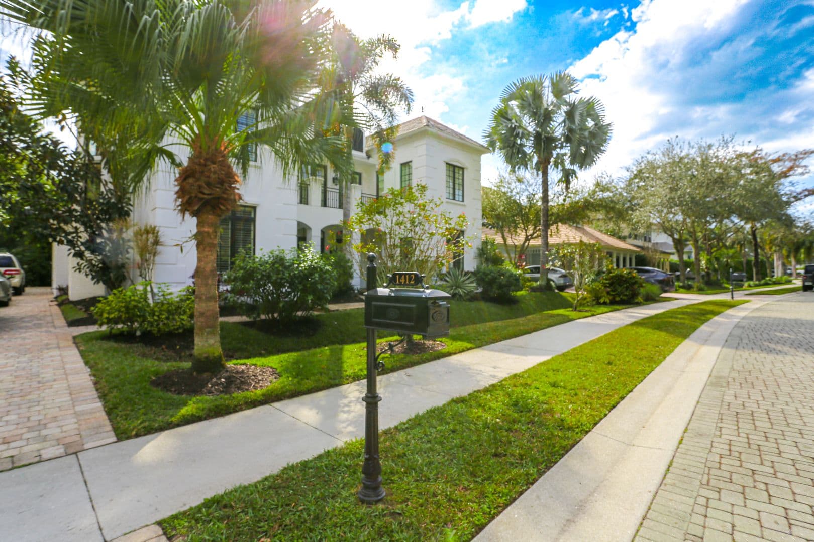 Naples House: 1412 Hemingway Place
