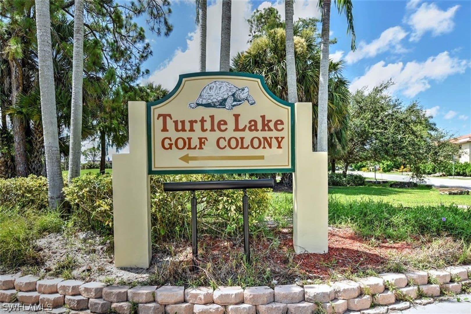 Naples House: 225 Turtle Lake Court #106
