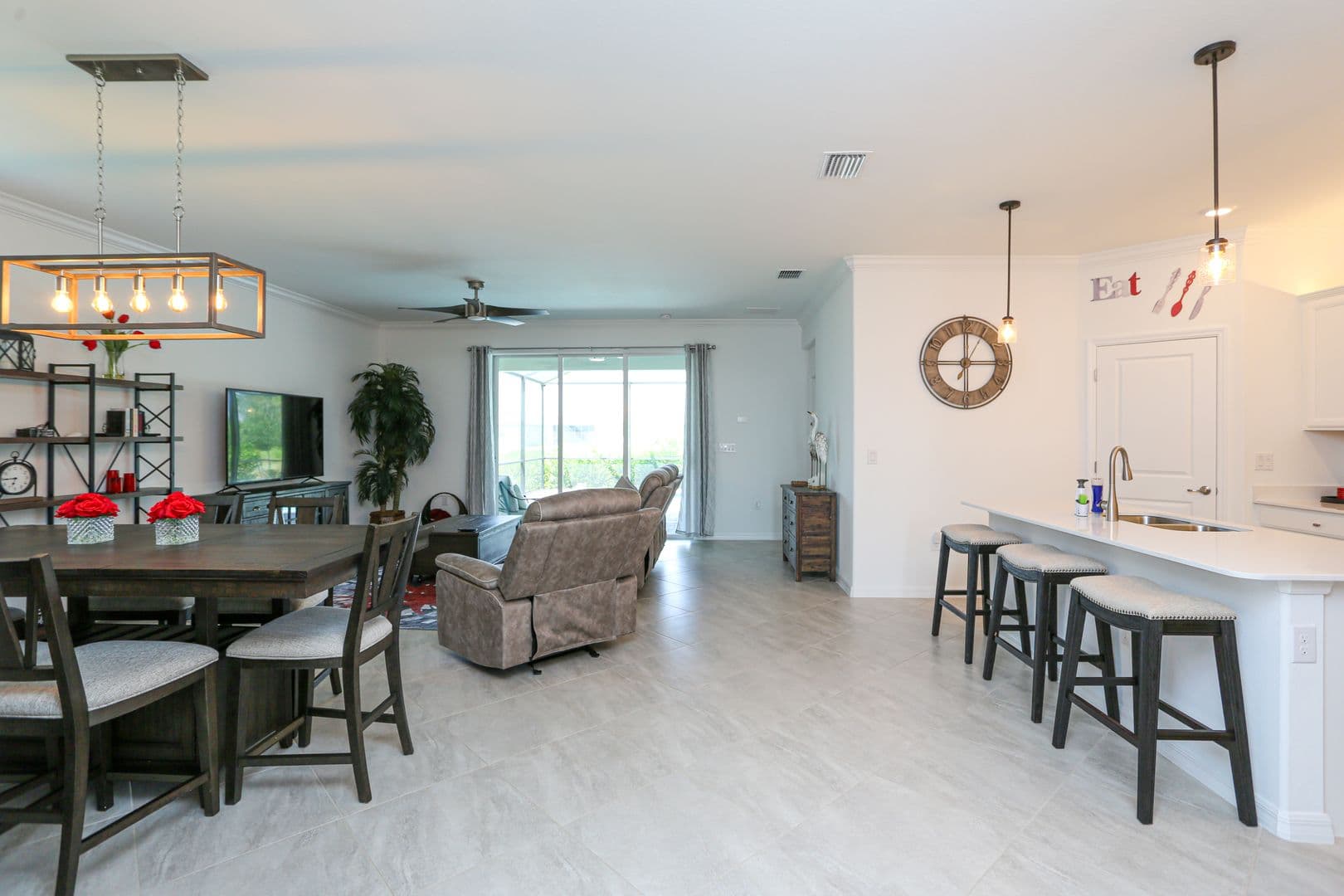 Naples House: 2155 Hamlin Street
