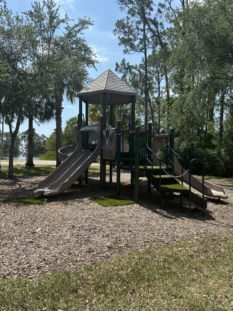 Naples House: 2004 Tarpon Bay Drive North Unit 101