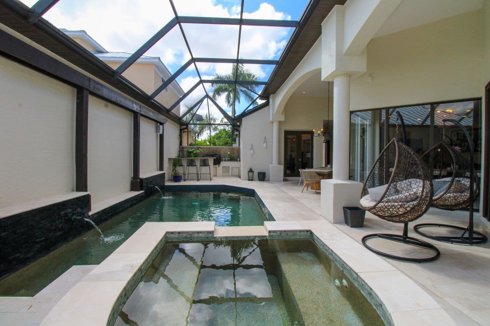 Naples House: 647 110th Avenue North