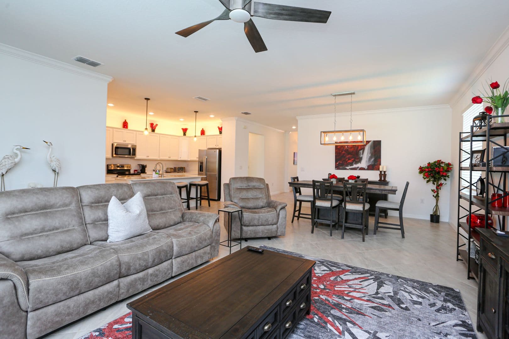 Naples House: 2155 Hamlin Street