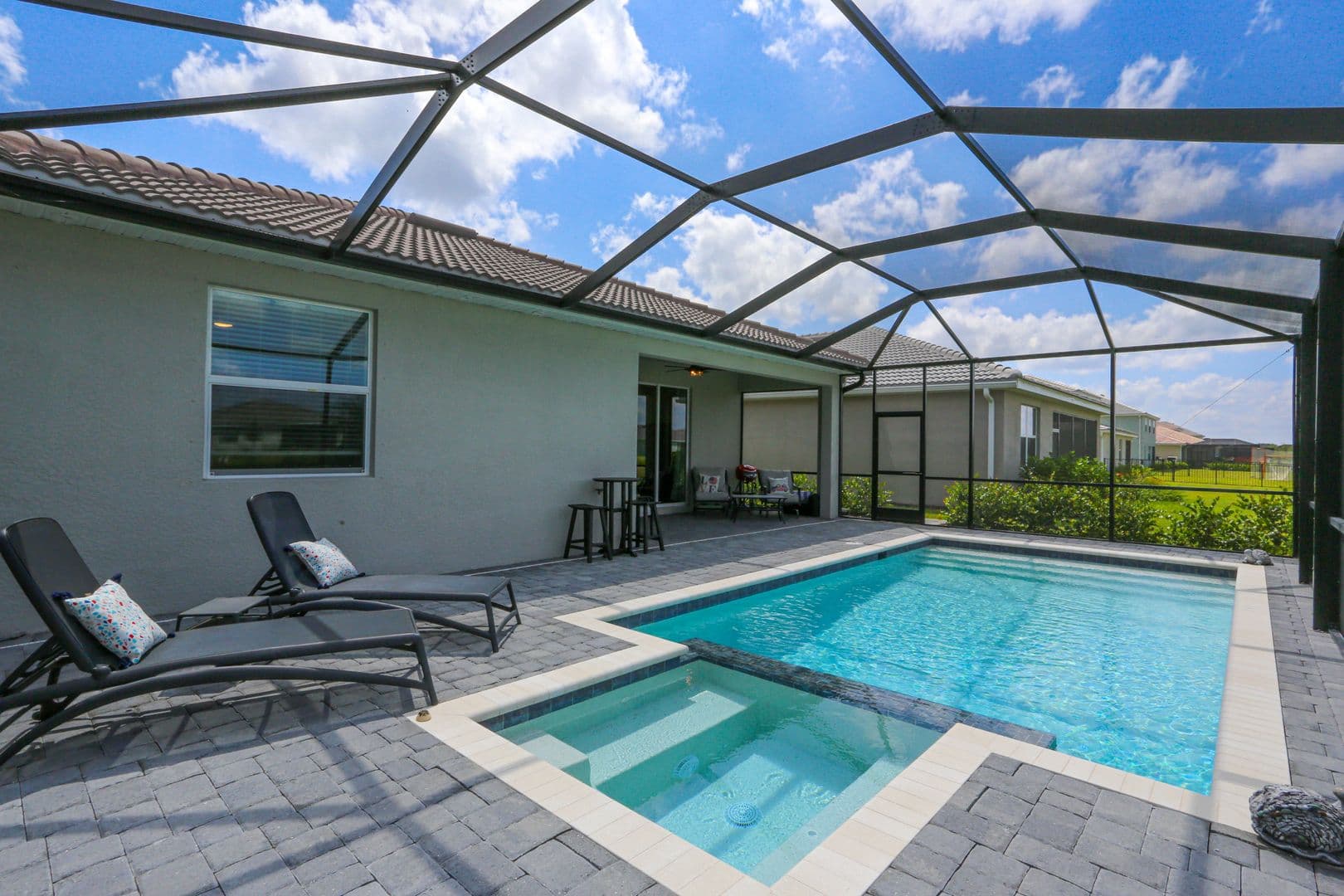 Naples House: 2155 Hamlin Street