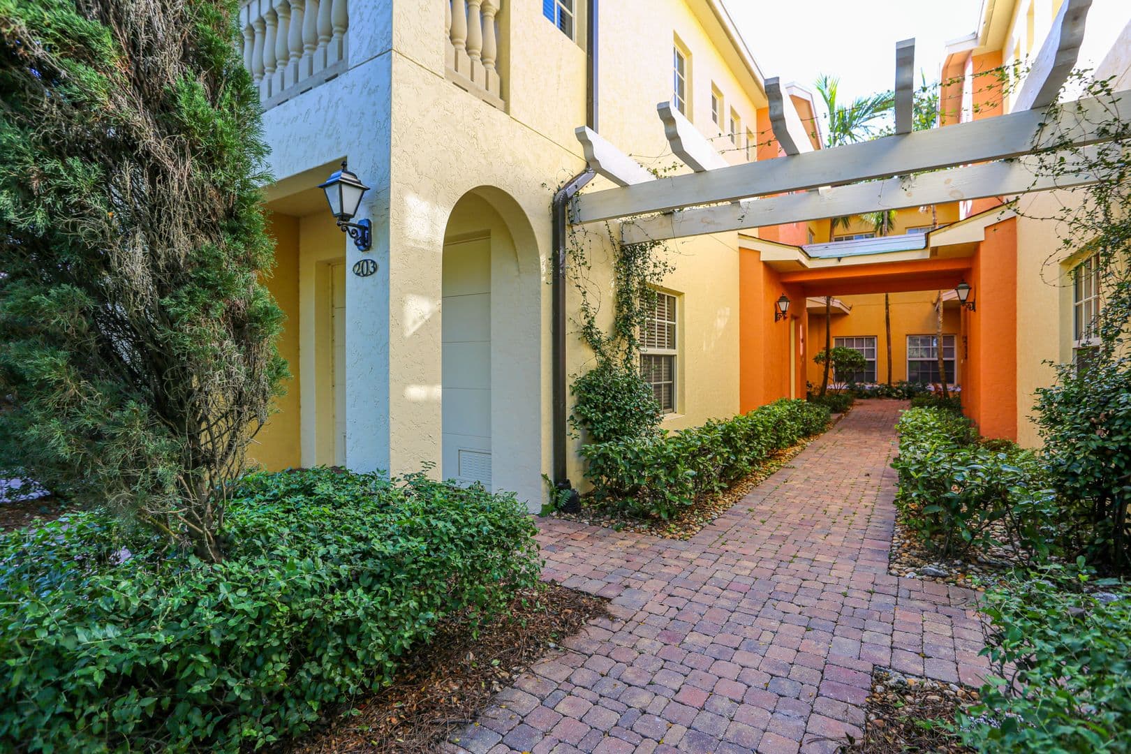 Estero House: 8565 Via Garibaldi #203