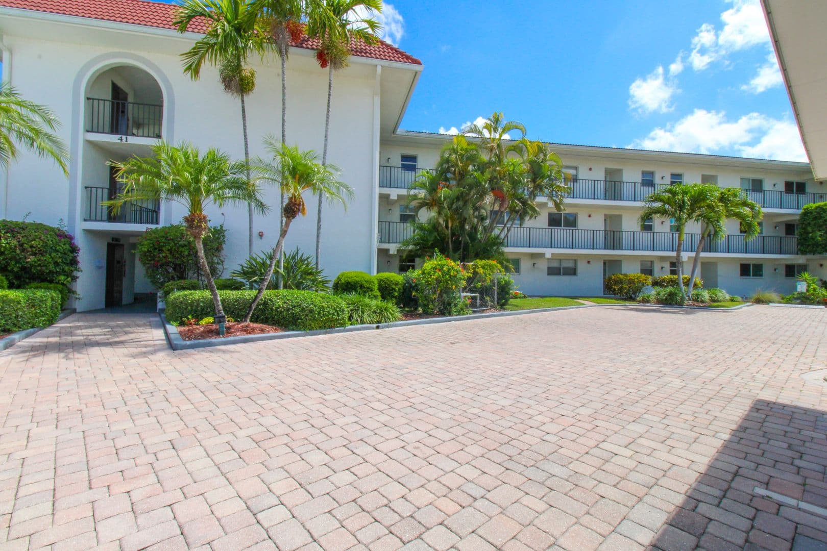 Naples House: 41 High Point Circle S #303