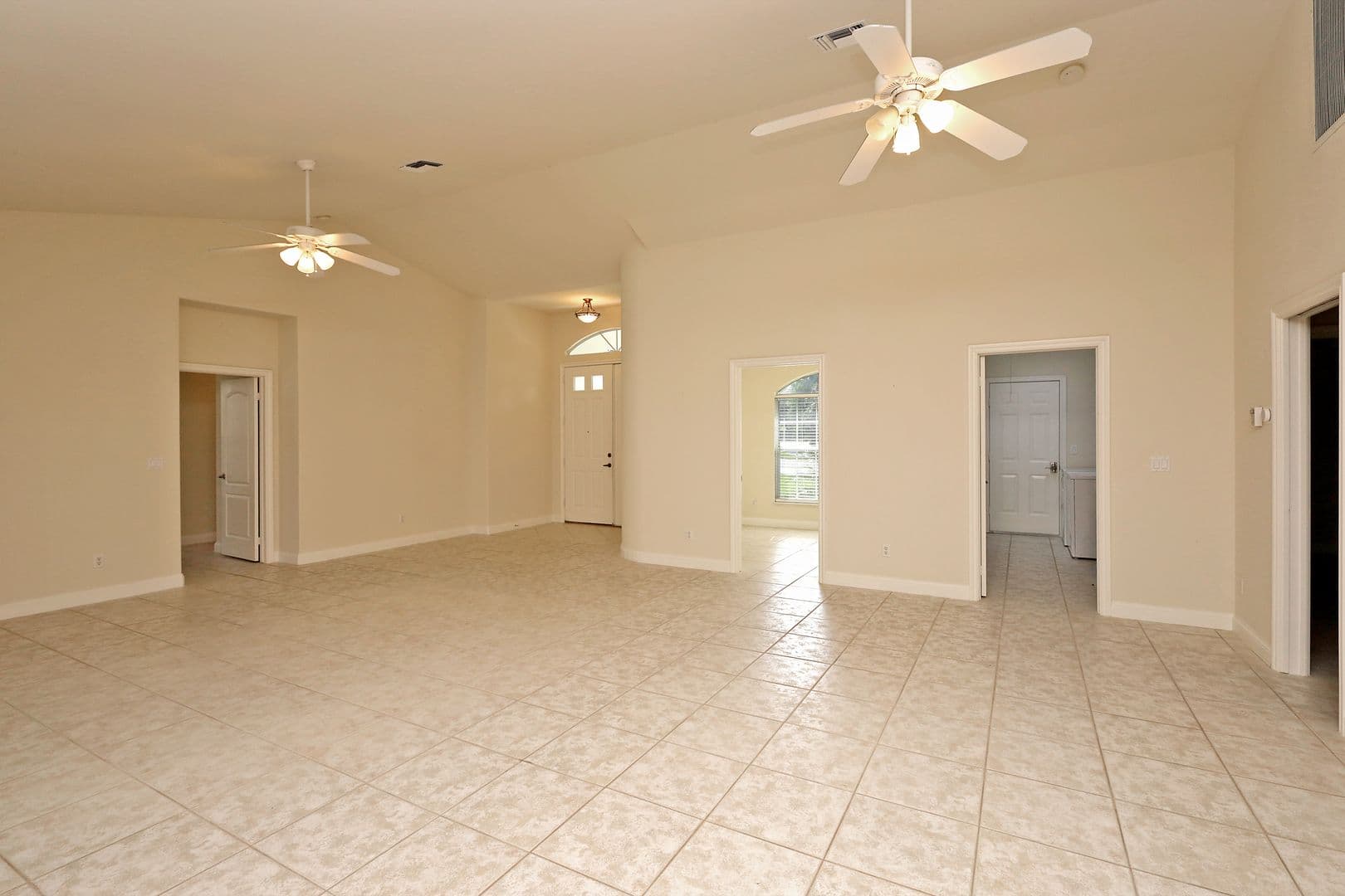Naples House: 32 Heritage Way