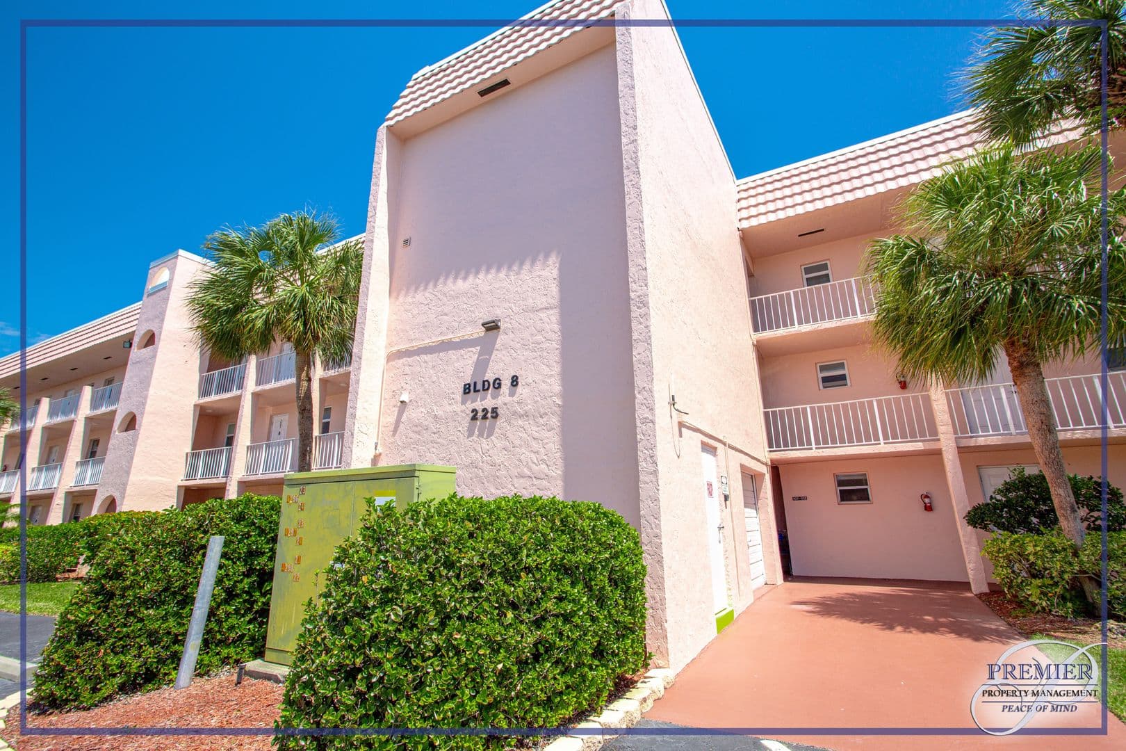 Naples House: 225 Turtle Lake Court #106