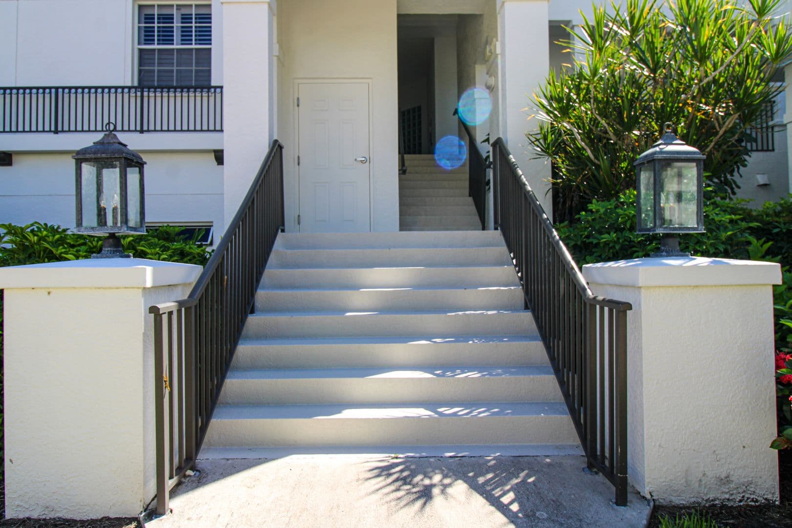 Naples House: 825 Bentwater Circle #101