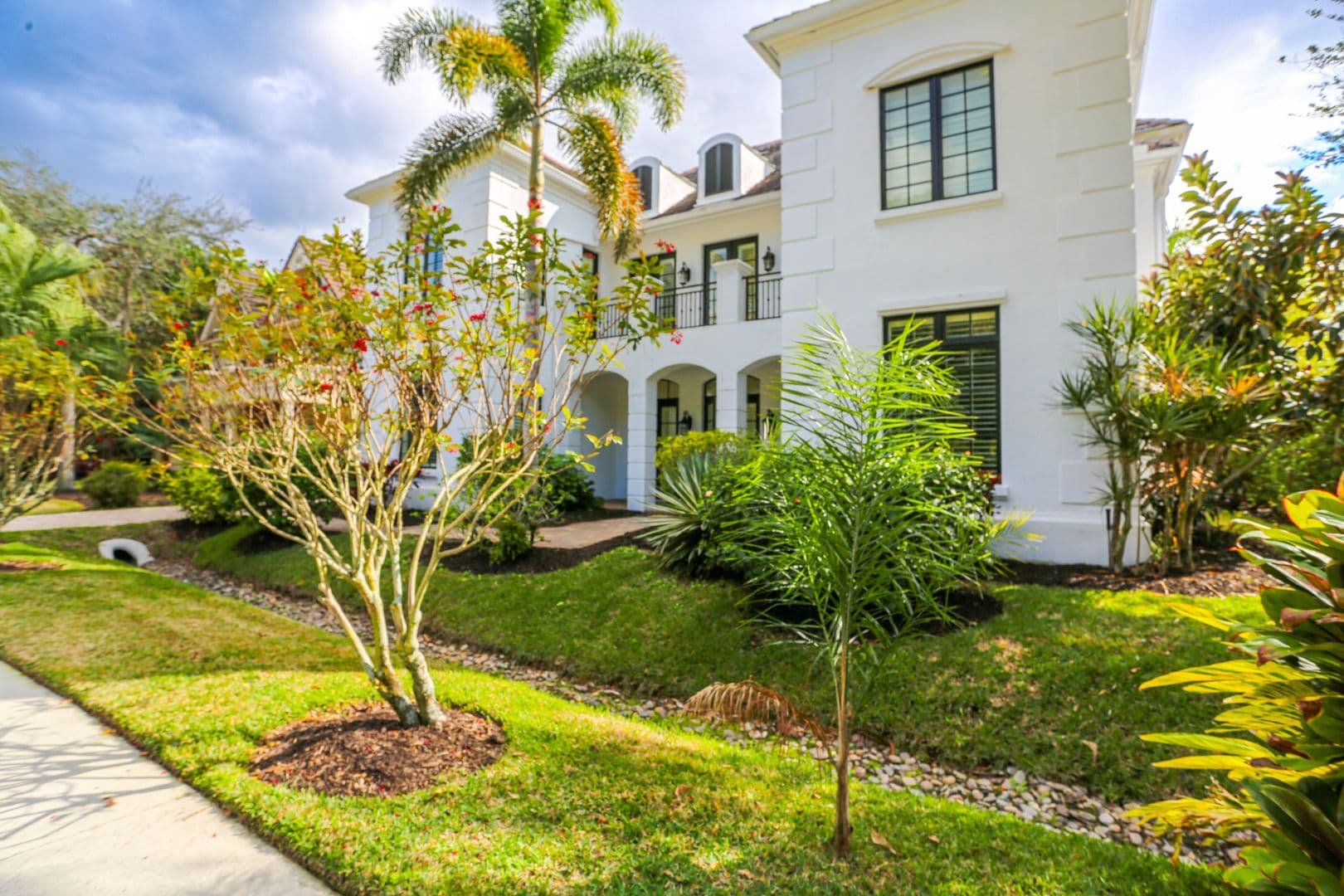Naples House: 1412 Hemingway Place