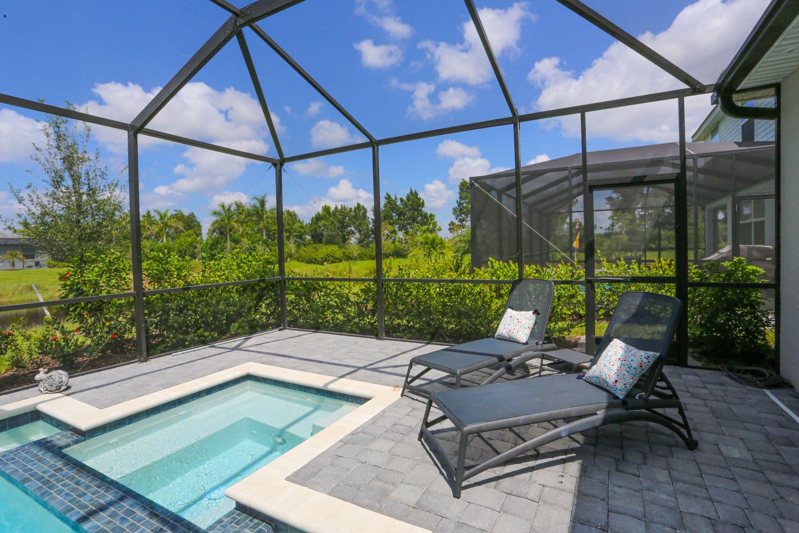 Naples House: 2155 Hamlin Street