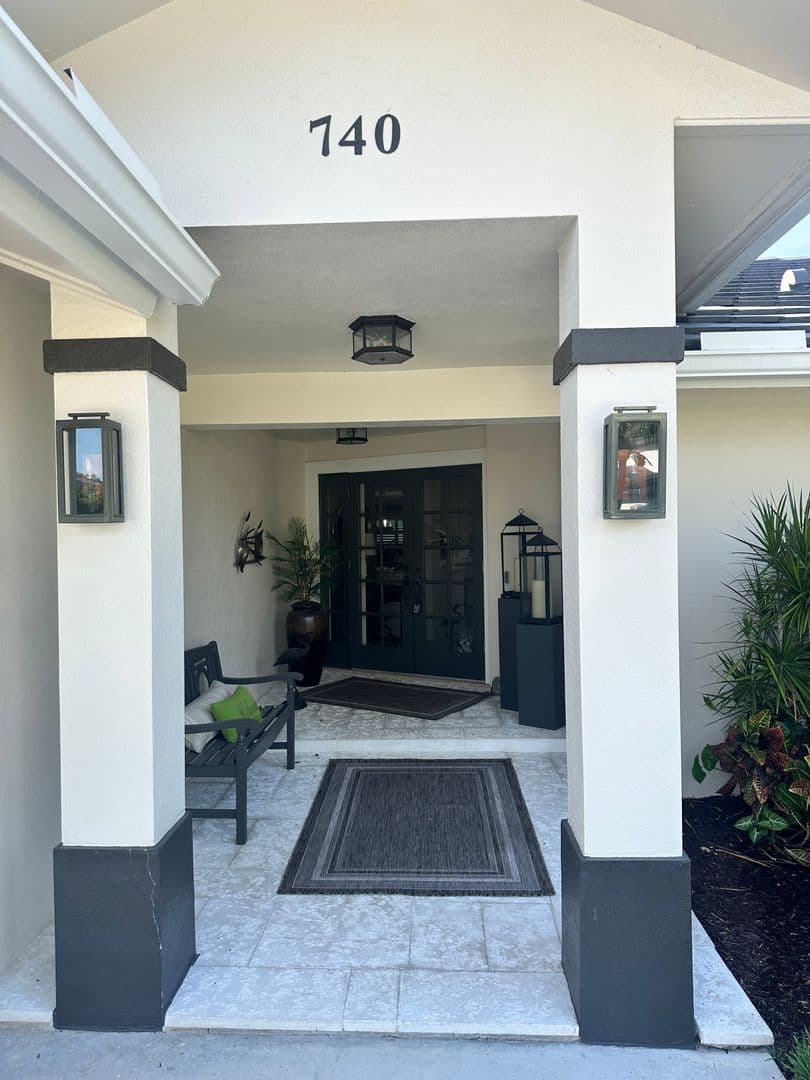 Naples House: 740 Willowhead Drive