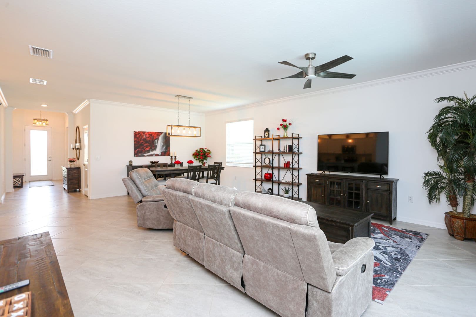 Naples House: 2155 Hamlin Street