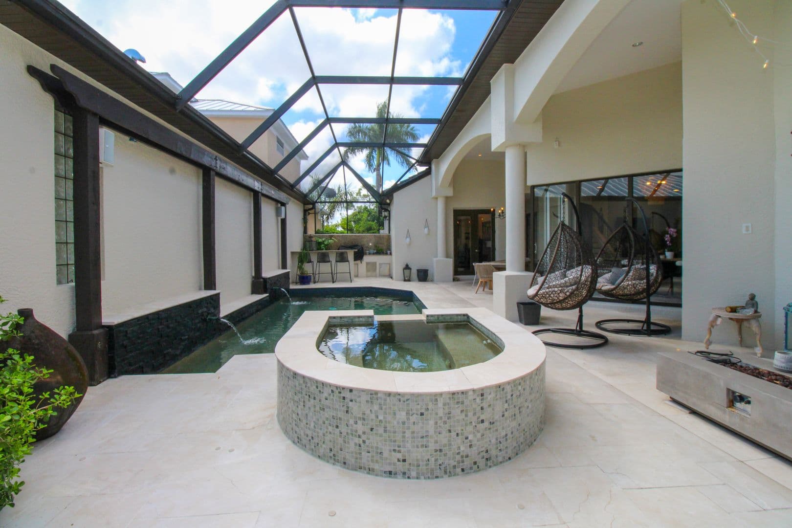 Naples House: 647 110th Avenue North