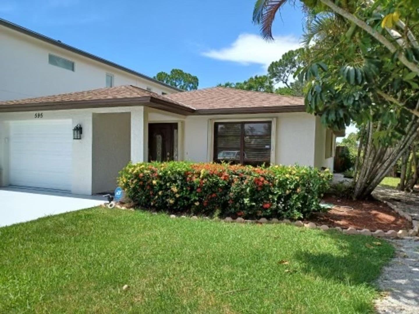 Naples House: 595 93rd Avenue North