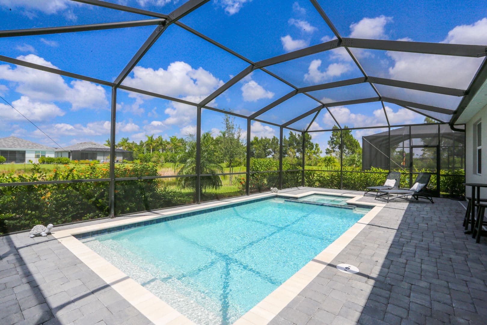 Naples House: 2155 Hamlin Street
