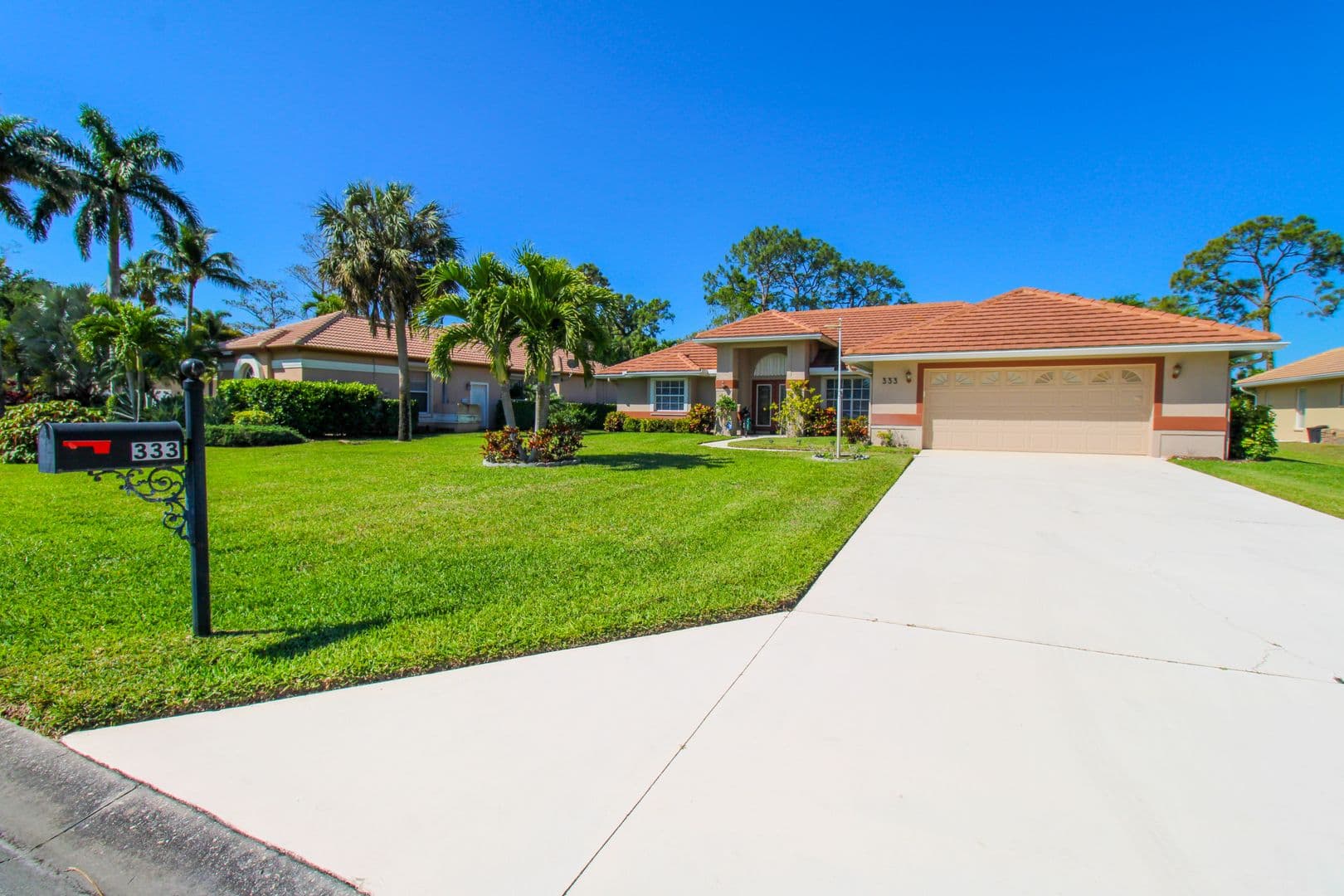 Naples House: 333 Wentworth Court