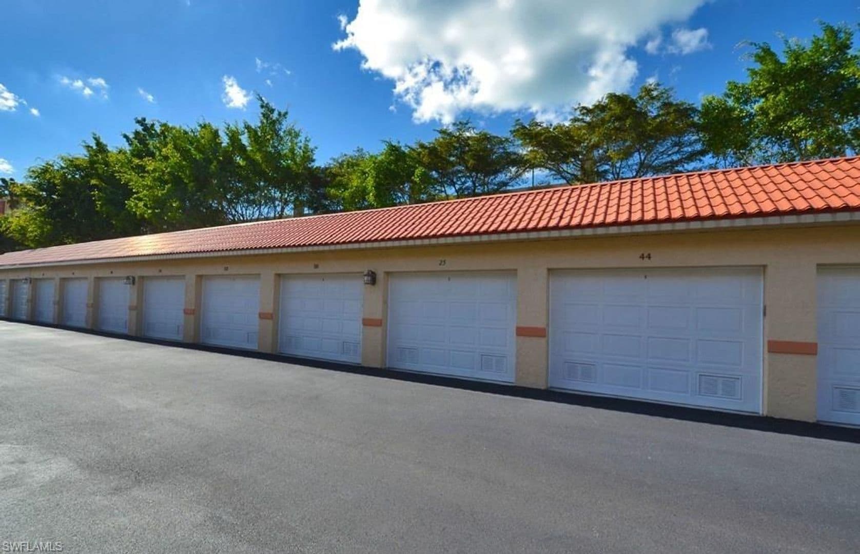 Naples House: 307 Goodlette Road South B506