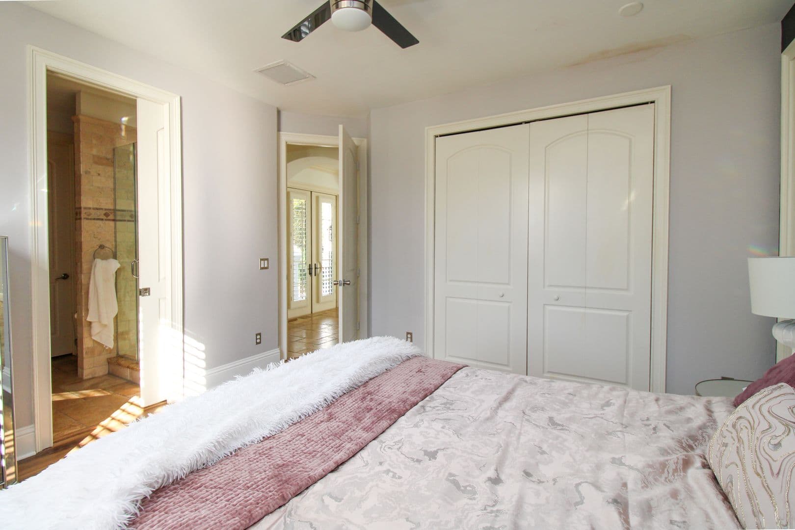 Naples House: 1412 Hemingway Place