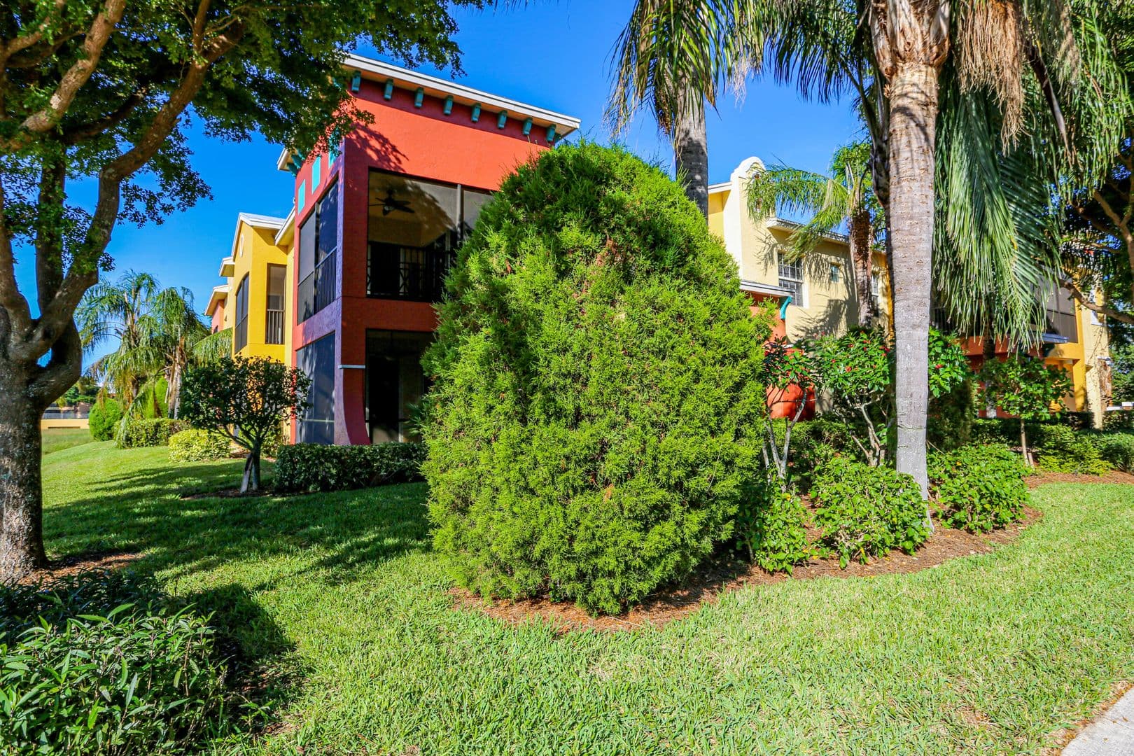 Estero House: 8565 Via Garibaldi #203