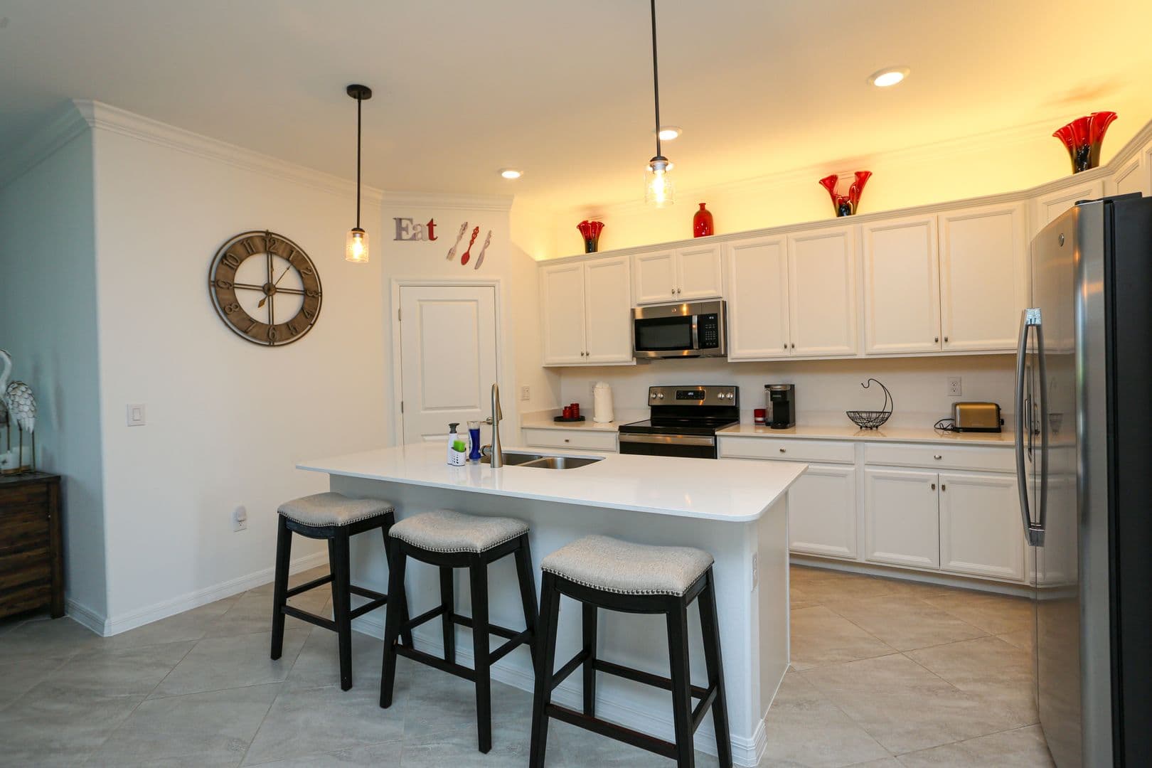 Naples House: 2155 Hamlin Street