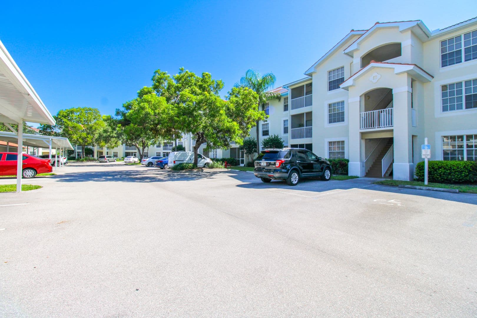 Naples Condo: 4630 St. Croix Lane #827