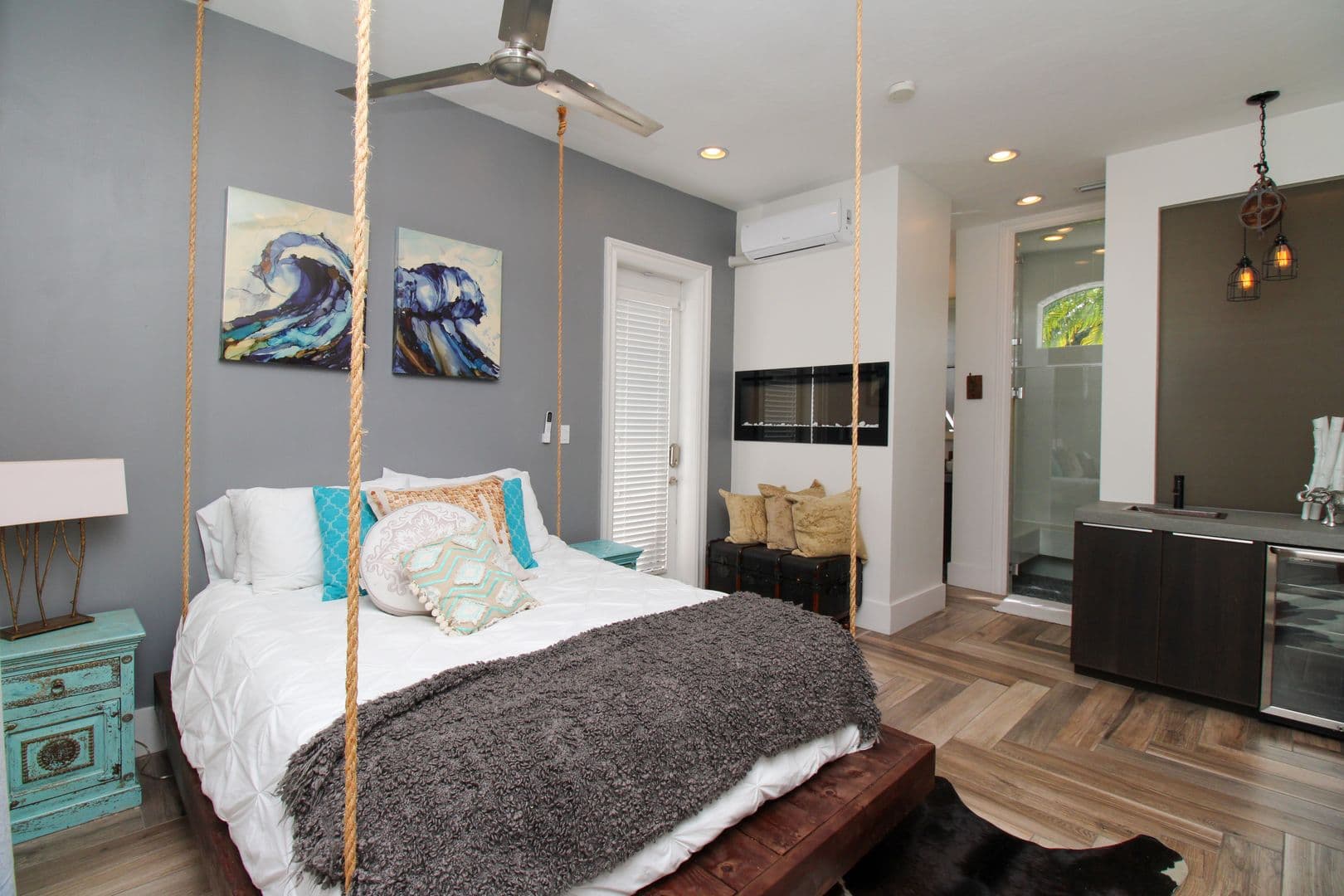Naples House: 647 110th Avenue North