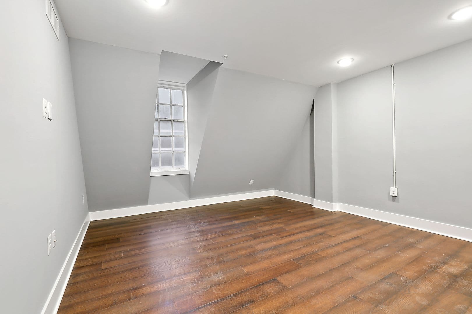 Baltimore Apartment: 19 East Fayette Street