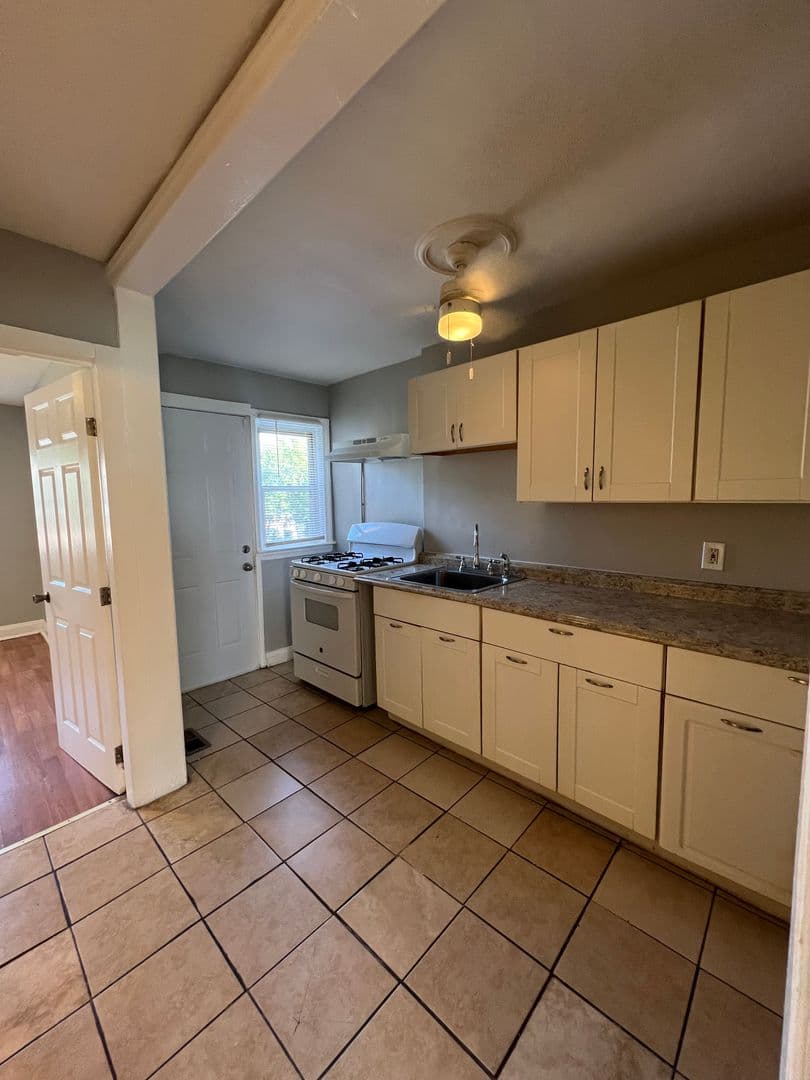 Baltimore Apartment: 1616 Plum Street