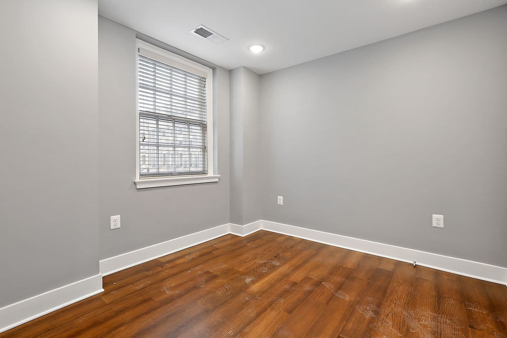 Baltimore Apartment: 19 East Fayette Street