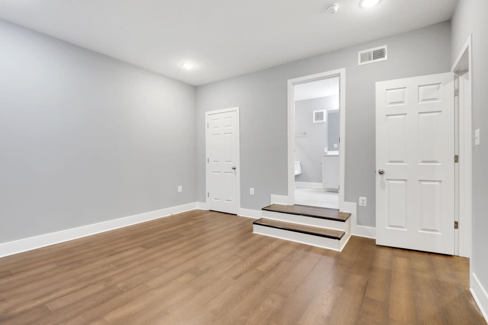 Baltimore Apartment: 19 East Fayette Street