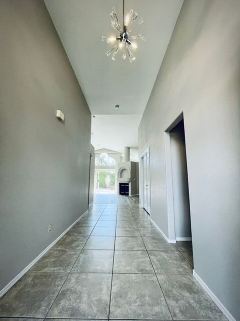 Henderson House: 2125 Eaglepath Circle