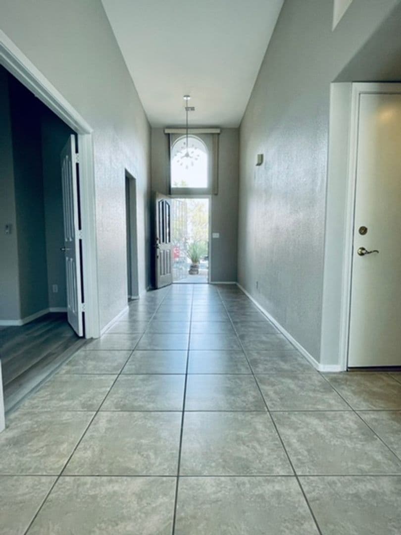 Henderson House: 2125 Eaglepath Circle
