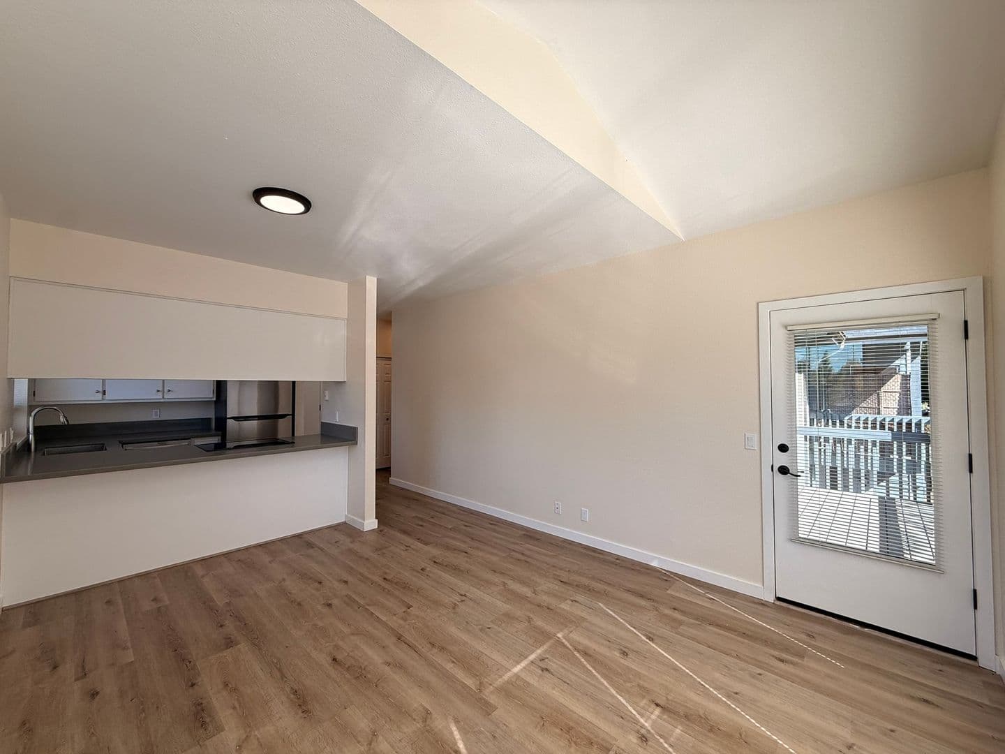 Springfield Apartment: 387 S 58th Street