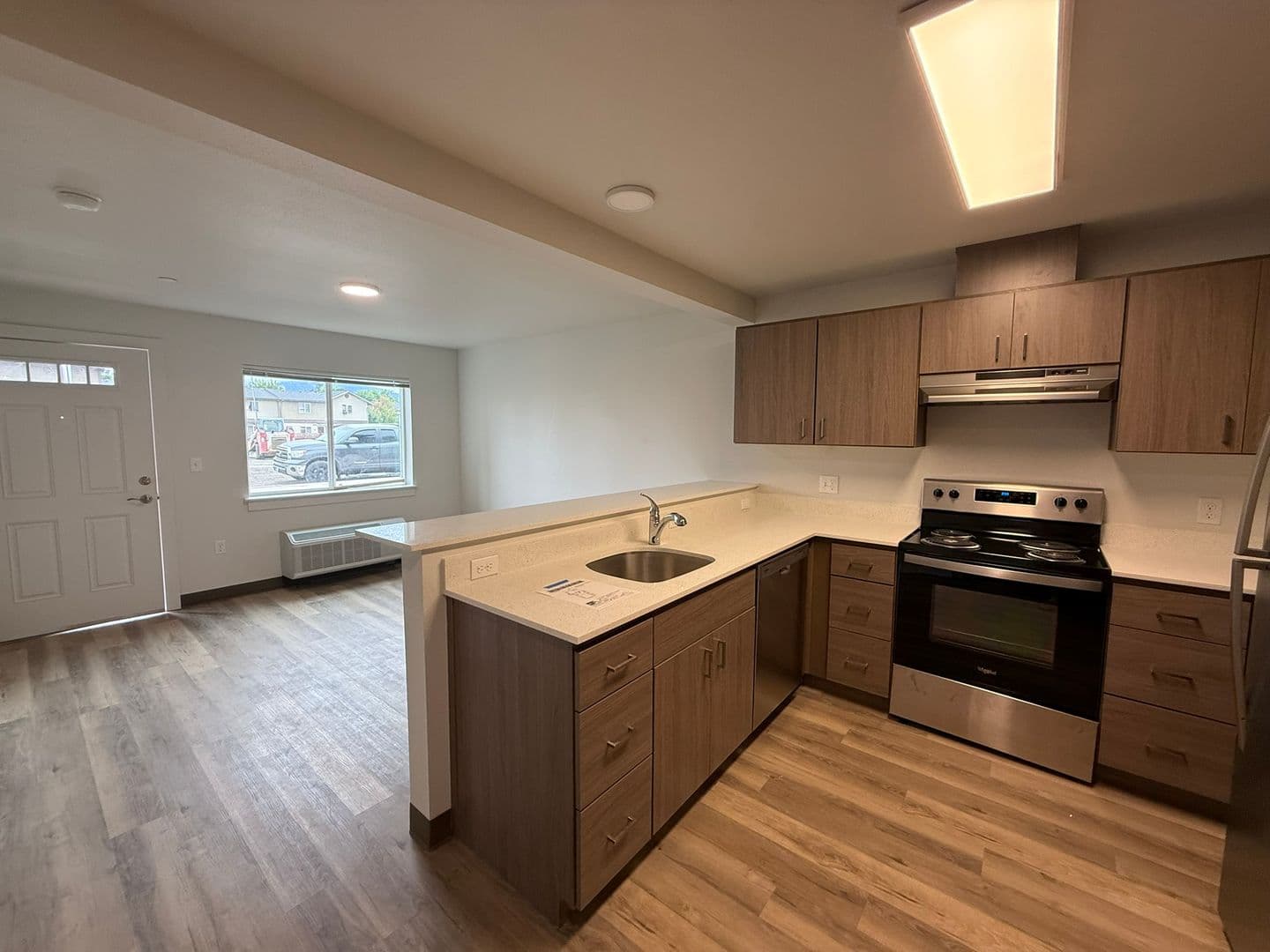 Springfield Apartment: 1888 5th Street