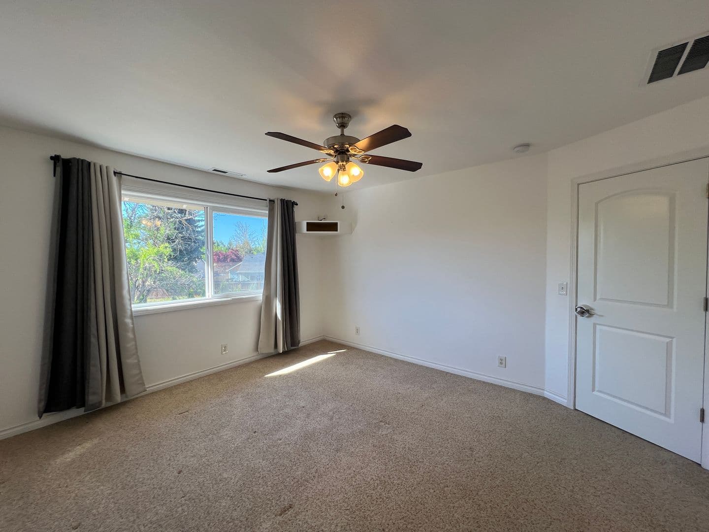 Eugene House: 1592 Kingston Way